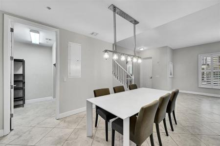 2633 NE 14th Ave 102, Wilton Station, Wilton Manors, Florida 33334