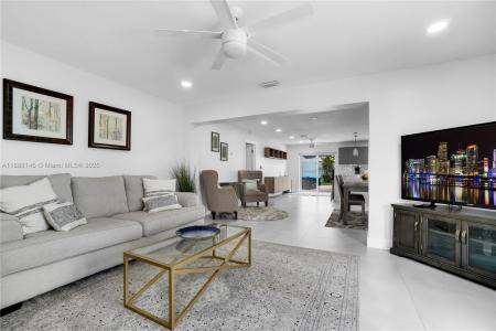 617 NW 30th Ct, Wilton Manors, Florida 33311, USA
