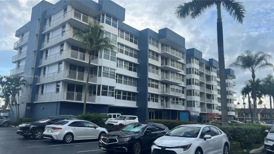 16570 NE 26th Ave 4A, North Miami Beach, Florida 33160, USA
