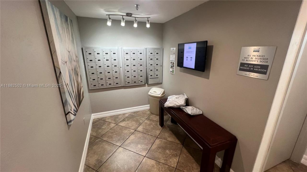 16570 NE 26th Ave 4A, North Miami Beach, Floryda 33160, USA