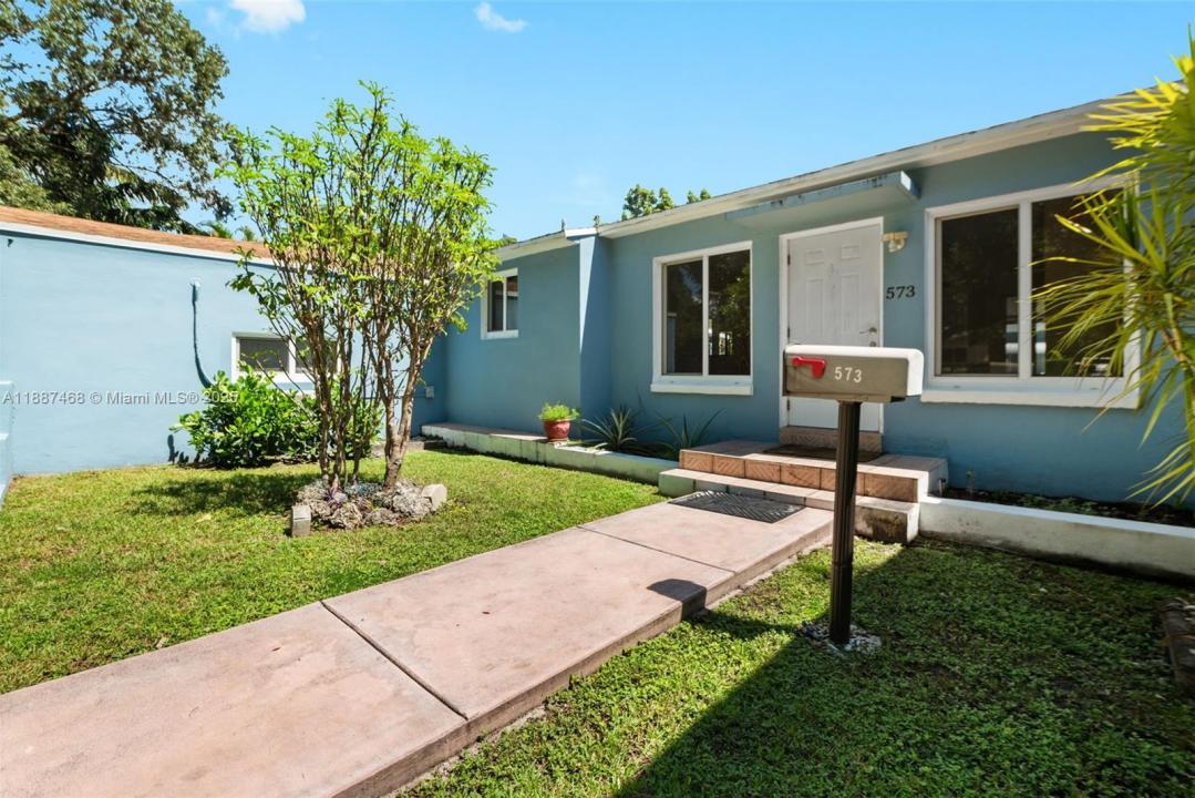 573 Palmetto Dr, Miami Springs, פלורידה 33166, ארצות הברית של אמריקה 