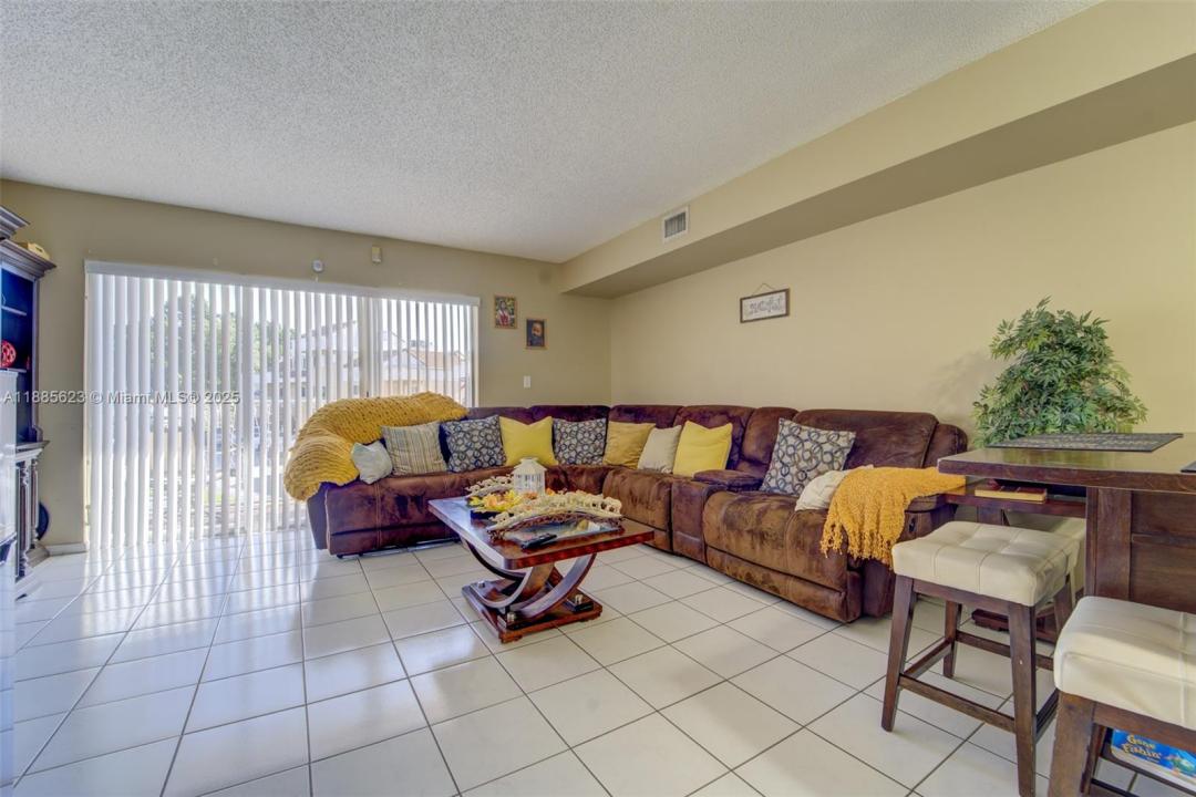 14915 SW 80th St 205, Miami, Florida 33193, Estados Unidos