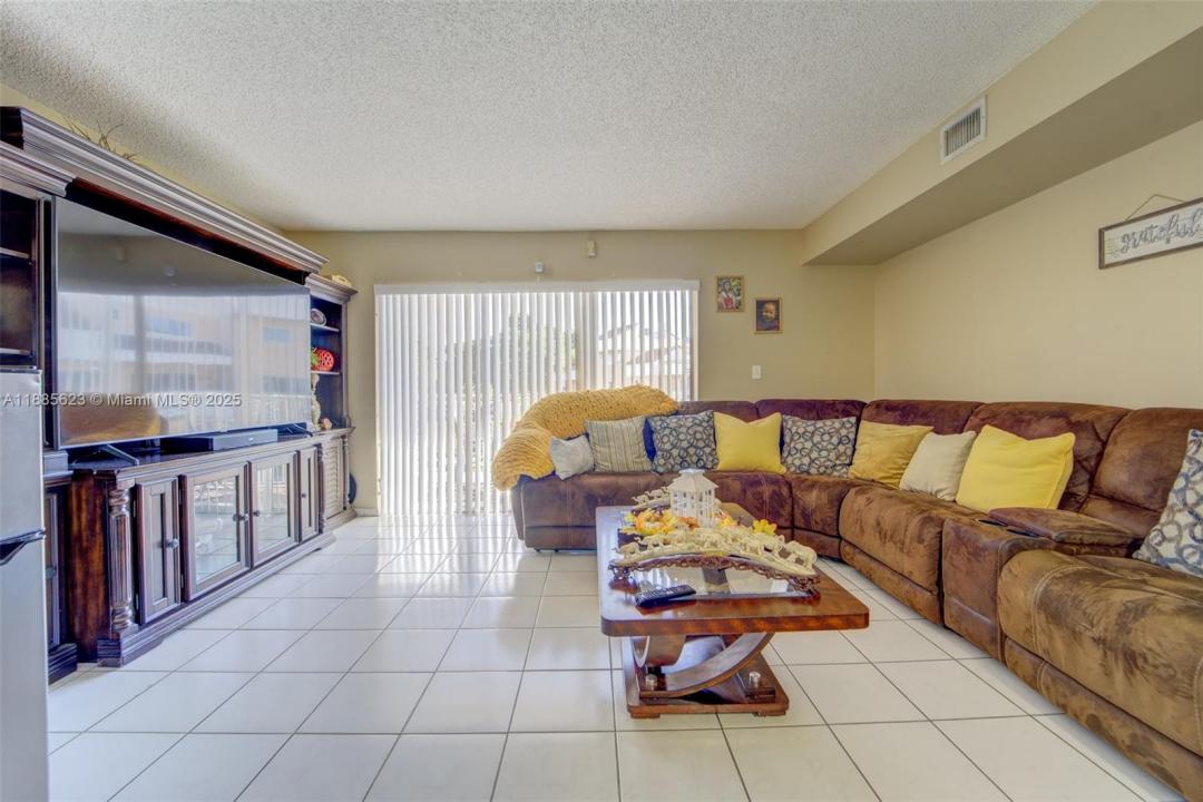 14915 SW 80th St 205, Miami, Florida 33193, Estados Unidos