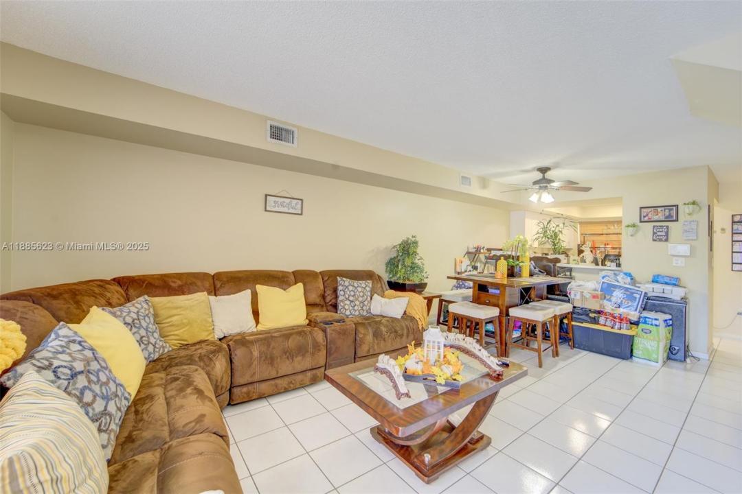 14915 SW 80th St 205, Miami, Florida 33193, Estados Unidos