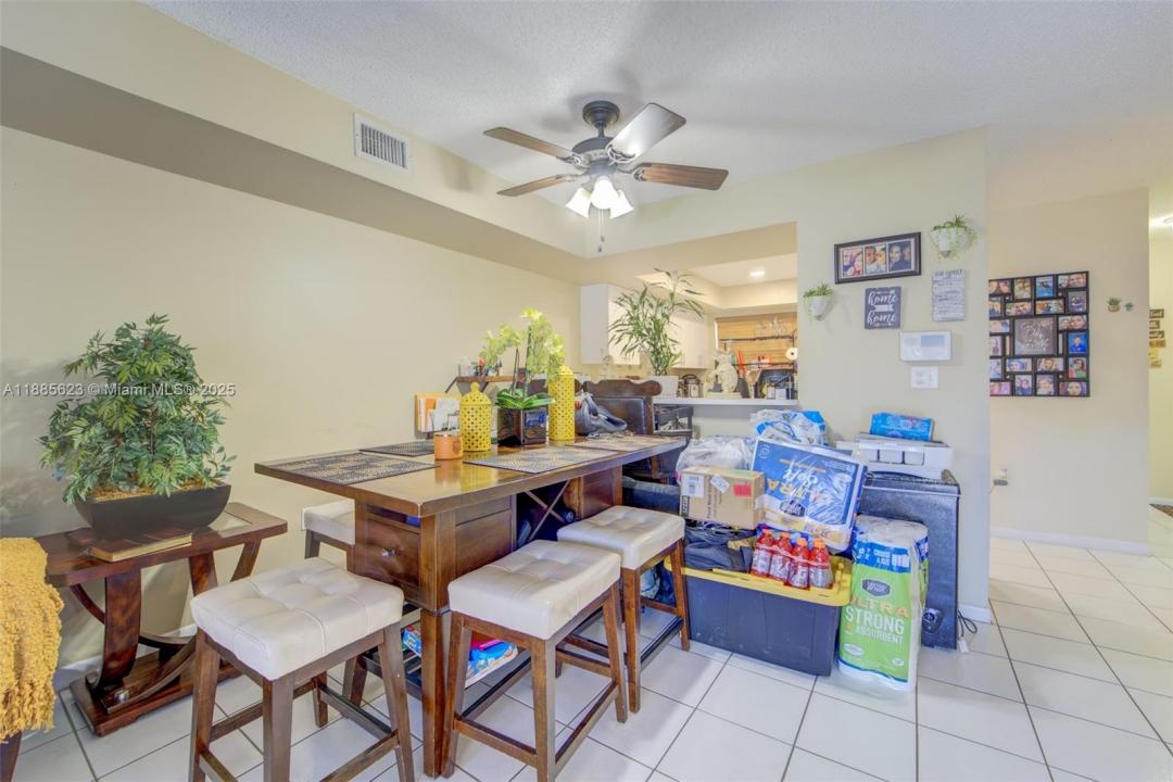 14915 SW 80th St 205, Miami, Florida 33193, Estados Unidos