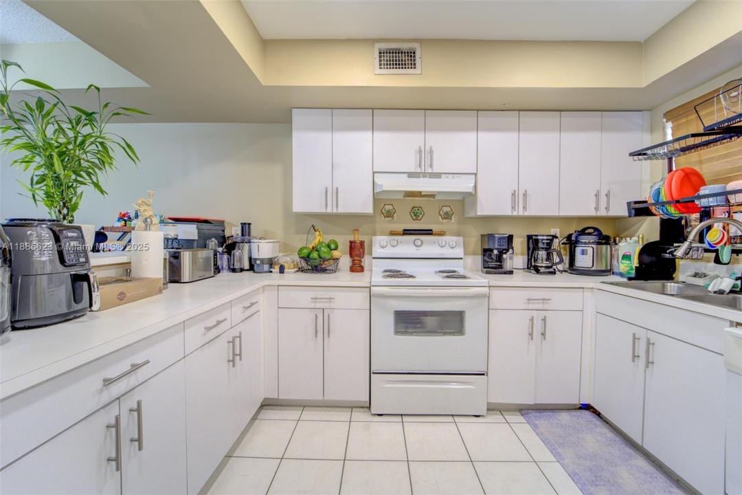14915 SW 80th St 205, Miami, Florida 33193, Estados Unidos