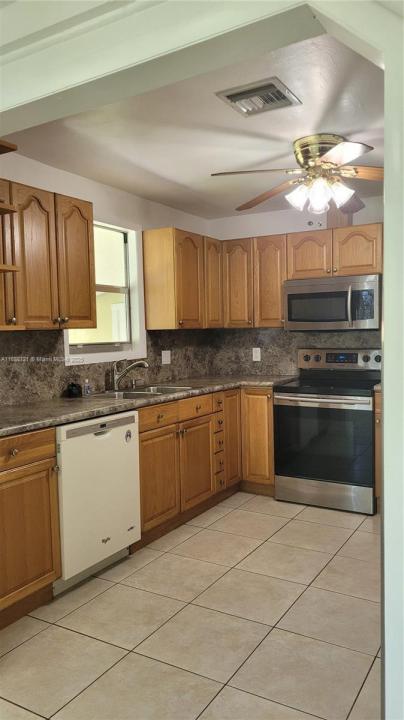 528 NW 44th Ave 528, Miami, フロリダ 33126, アメリカ合衆国