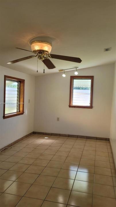 528 NW 44th Ave 528, Miami, フロリダ 33126, アメリカ合衆国