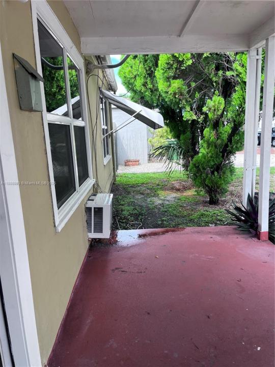 1572 NE 135th St 0, North Miami, Floride 33161, États-Unis
