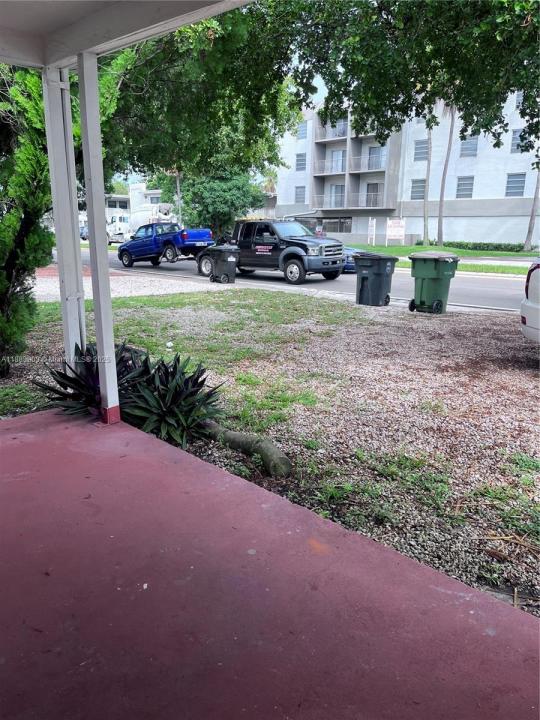 1572 NE 135th St 0, North Miami, Floride 33161, États-Unis