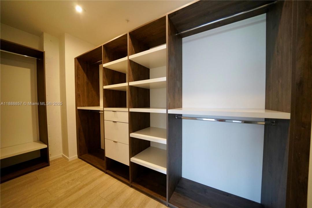 7920 NE 2nd Ave 305, Miami, 佛羅里達州 33138, 美國