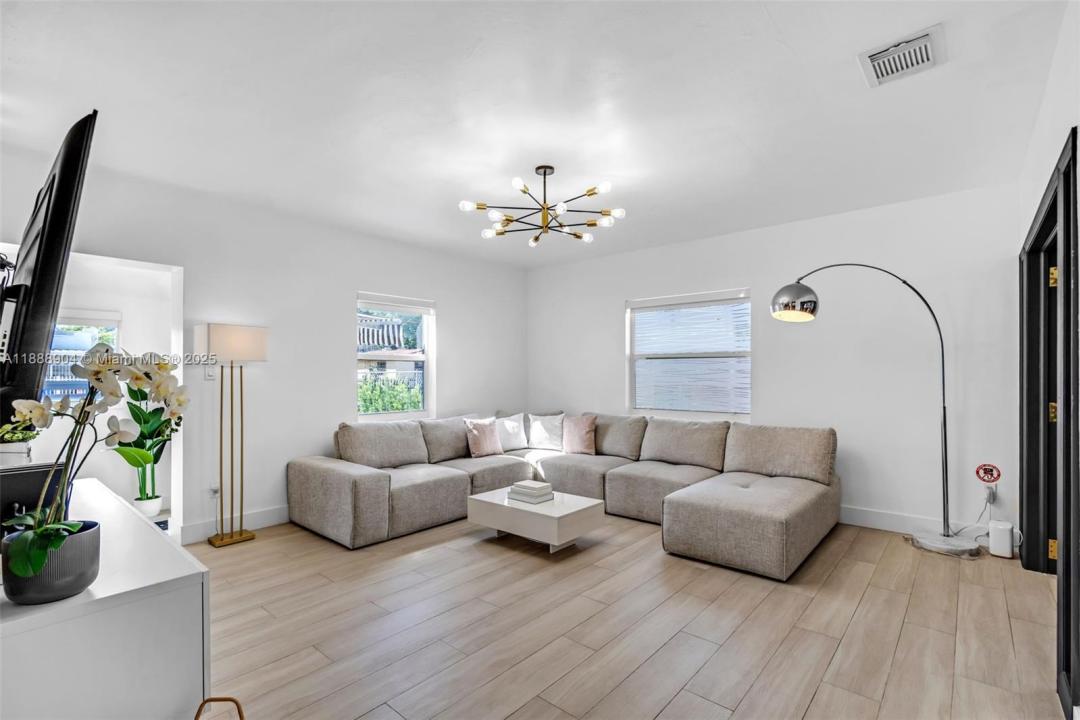 1451 NW 31st St, Miami, Florida 33142, HOA KỲ