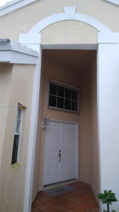 577 Bridgeton Rd 577, Weston, Florida 33326