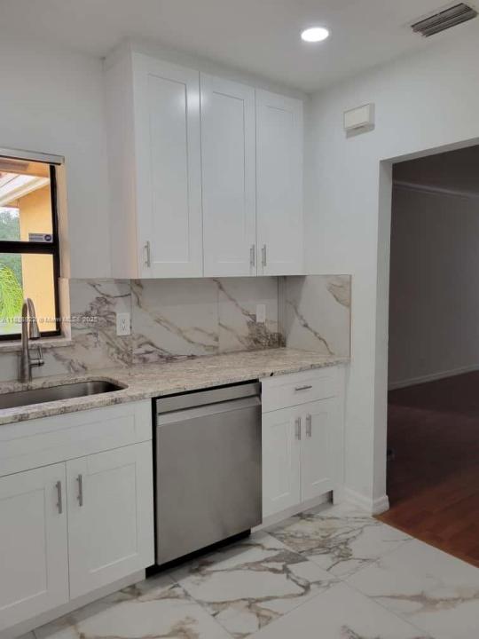 3883 Coral Tree Cir 3883, Coconut Creek, Florida 33073