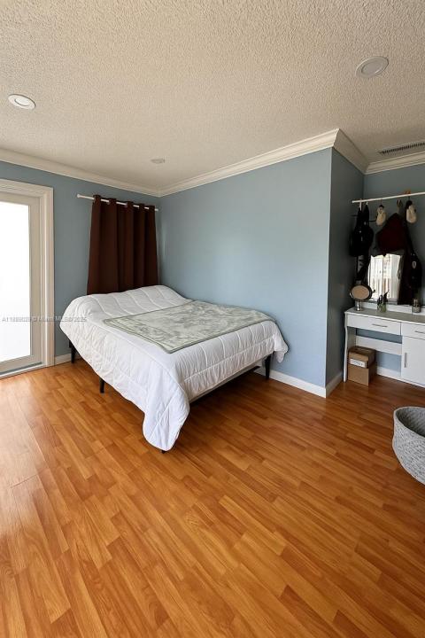 359 E 46th St, Hialeah, Флорида 33013, Соединенные Штаты