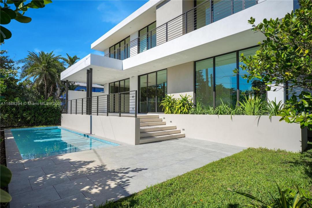 100 Hampton Ln, Key Biscayne, Florida 33149