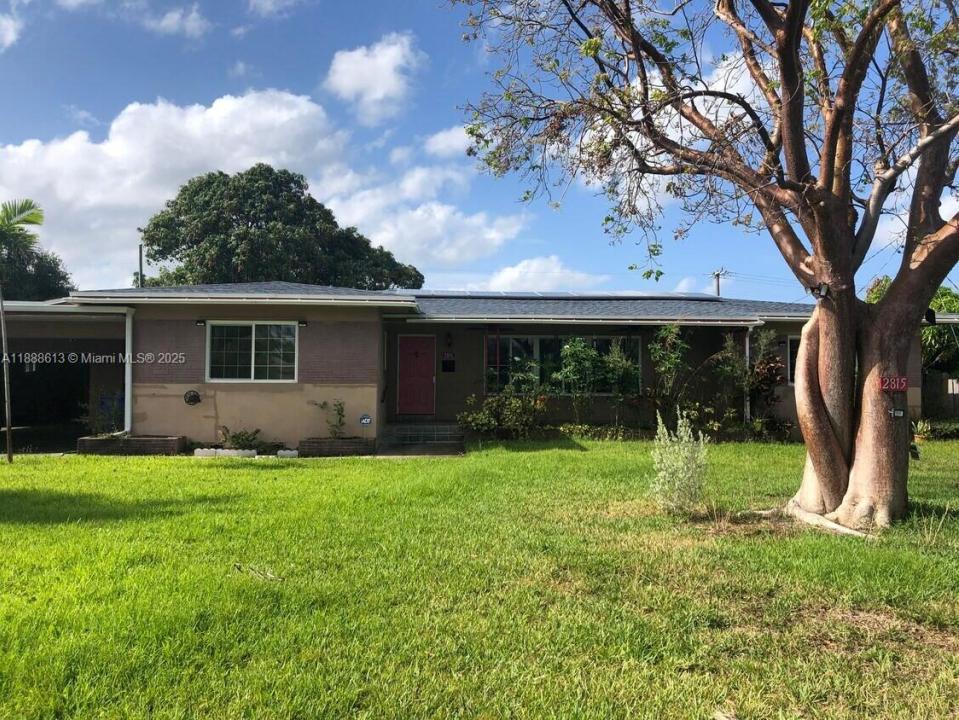 2815 Jackson St, Hollywood, Florida 33020