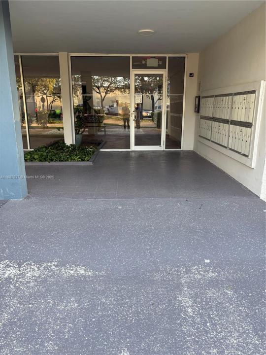 30 E 39 325, Hialeah, Florida 33013