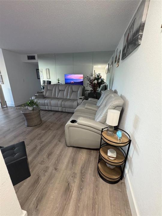 30 E 39 325, Hialeah, Florida 33013