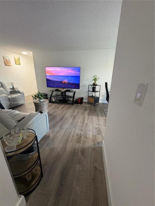 30 E 39 325, Hialeah, Florida 33013