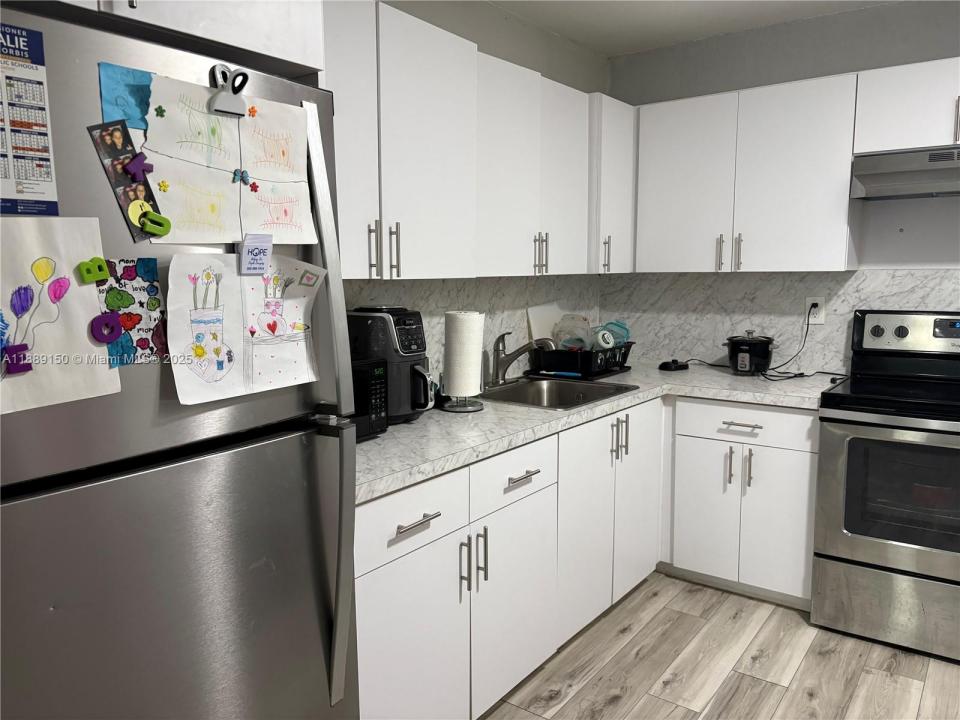 6575 W 4th Ave 111, Hialeah, 佛罗里达州 33012, 美国
