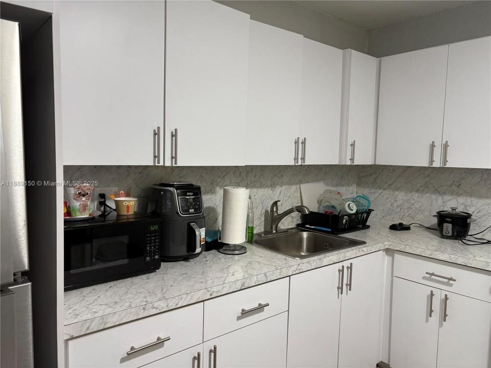 6575 W 4th Ave 111, Hialeah, 佛罗里达州 33012, 美国