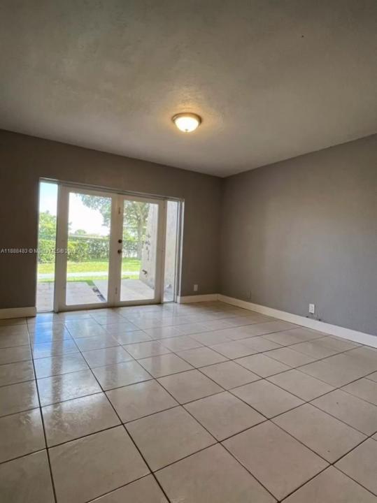 13715 Kendale Lakes Cir A-116, Miami, Флорида 33183, Соединенные Штаты