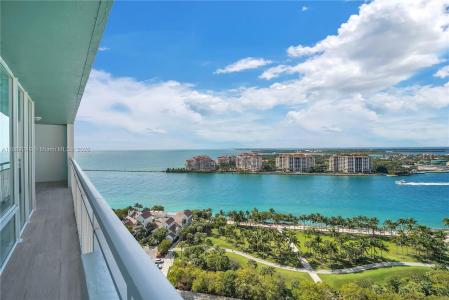 400 S Pointe Dr 2305, Miami Beach, Florida 33139, USA