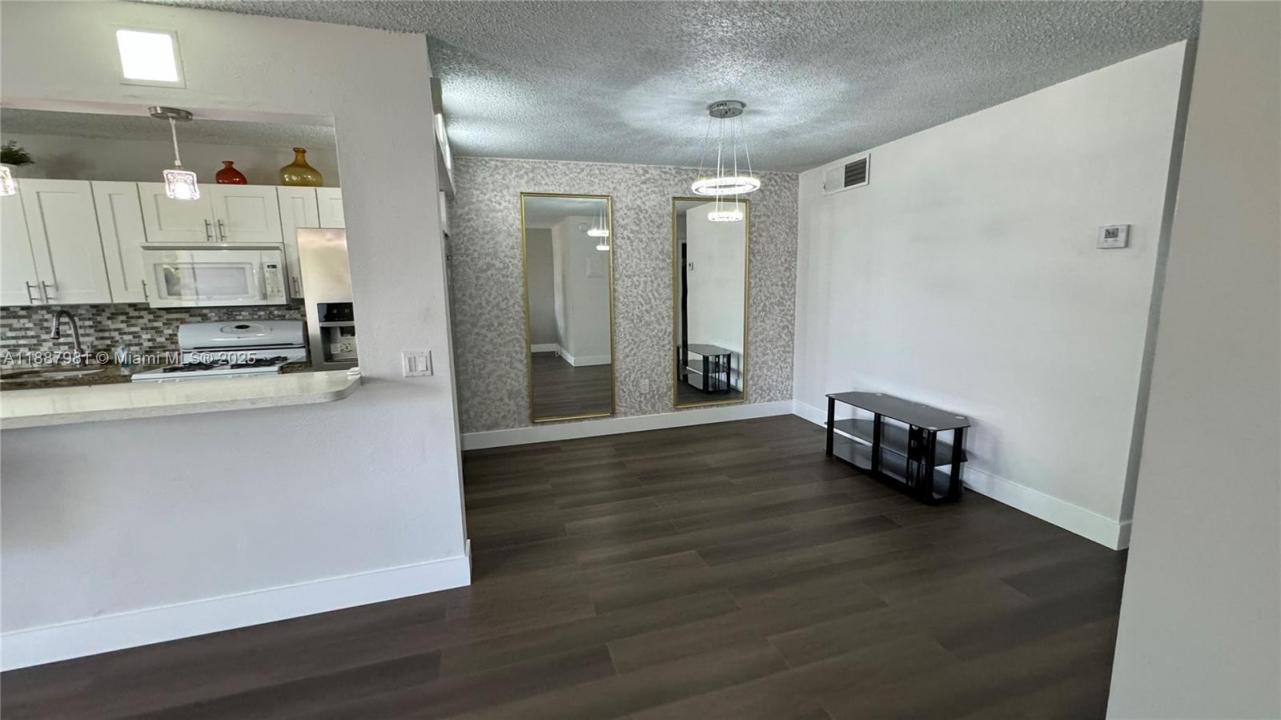 160 NE 203rd Ter E31, Miami Gardens, Flórida 33179, Estados Unidos