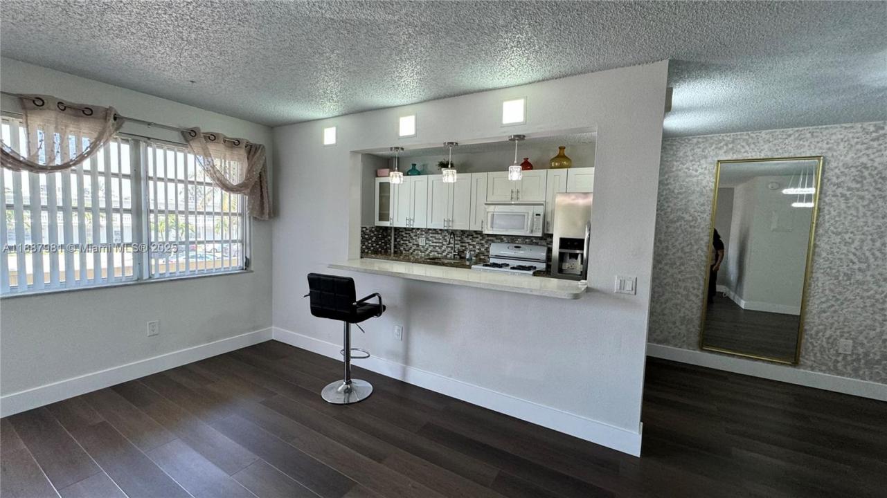 160 NE 203rd Ter E31, Miami Gardens, Flórida 33179, Estados Unidos