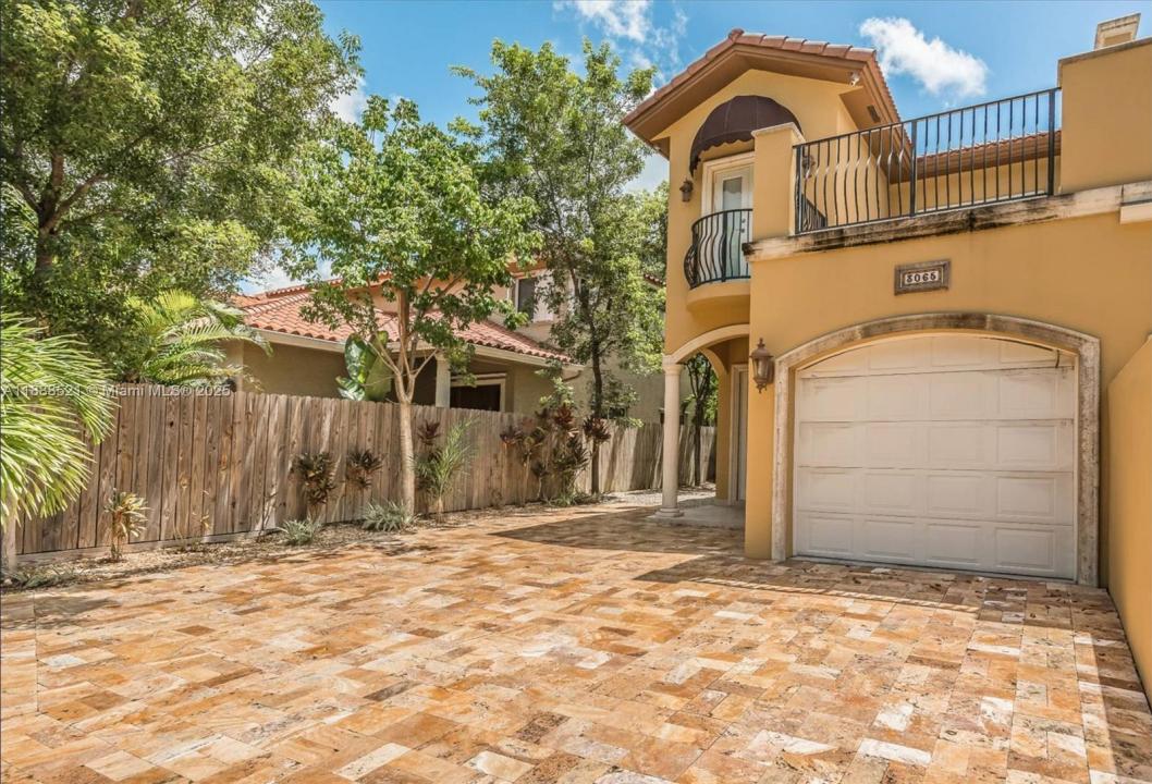 3065 Allamanda Street, Coconut Grove, Florida 33133, USA