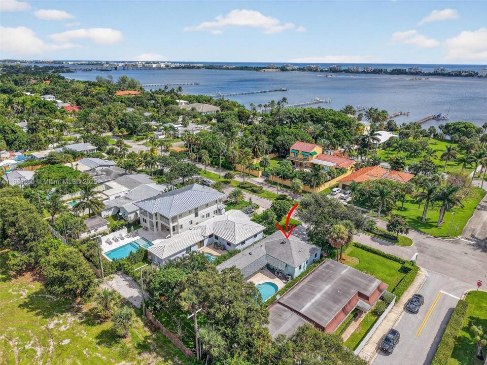 1027 S Palmway, Lake Worth, פלורידה 33460, ארצות הברית של אמריקה 