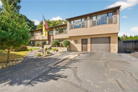 5 Hancock Drive, Coventry, RI 02816, USA