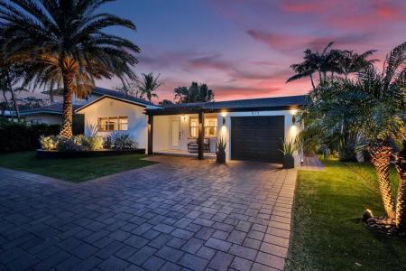 913 S Lakeside Place, Lantana, Florida 33462