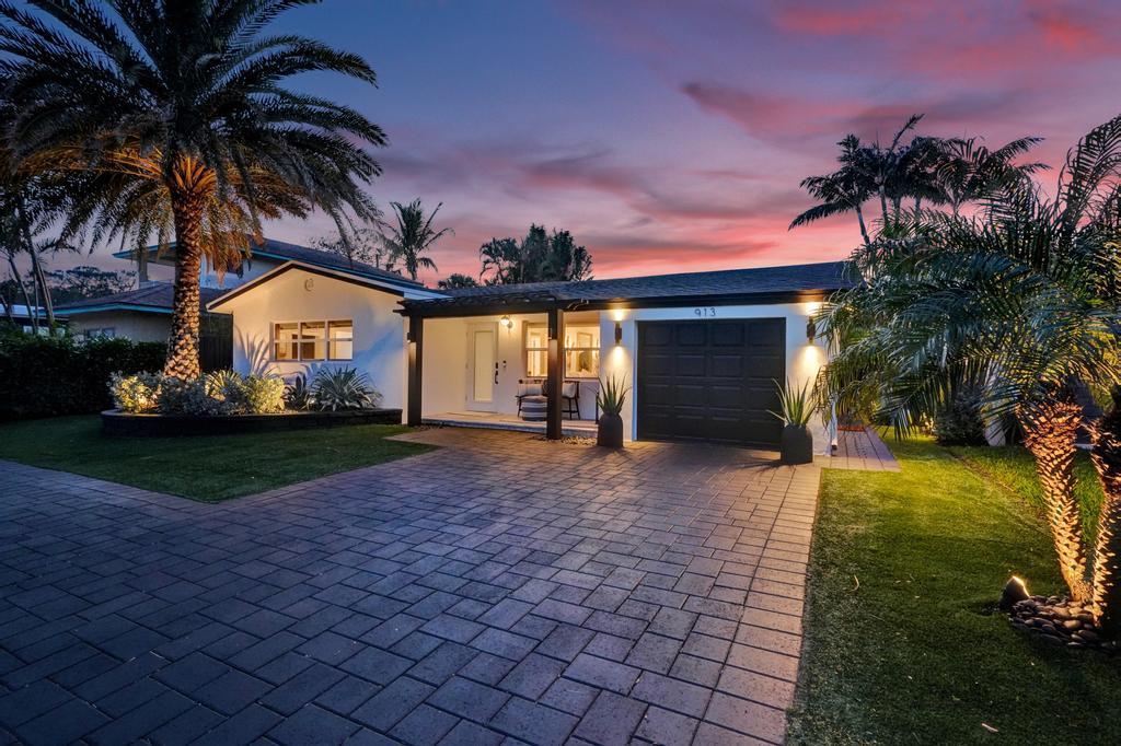 913 S Lakeside Place, Lantana, Florida 33462
