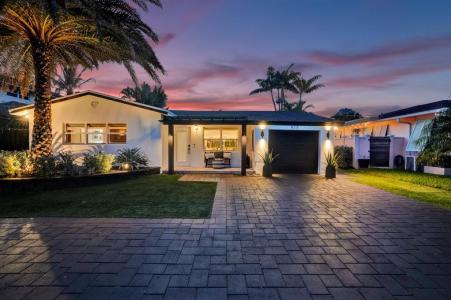 913 S Lakeside Place, Lantana, Florida 33462