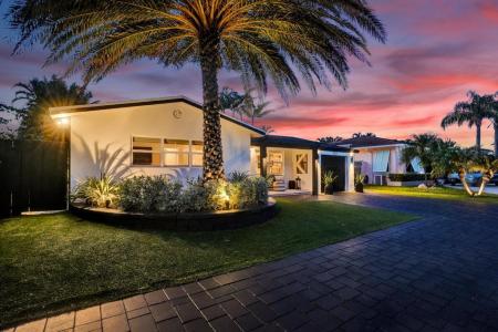 913 S Lakeside Place, Lantana, Florida 33462