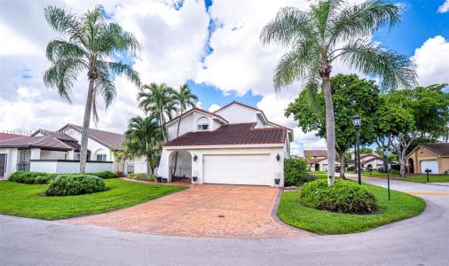 17352 NW 61st Ct S, Hialeah, Florida 33015, USA