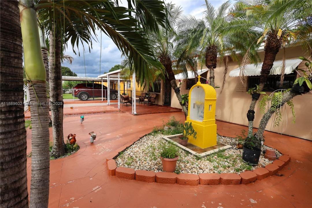 2541 W 10th Ave, Hialeah, Florida 33010