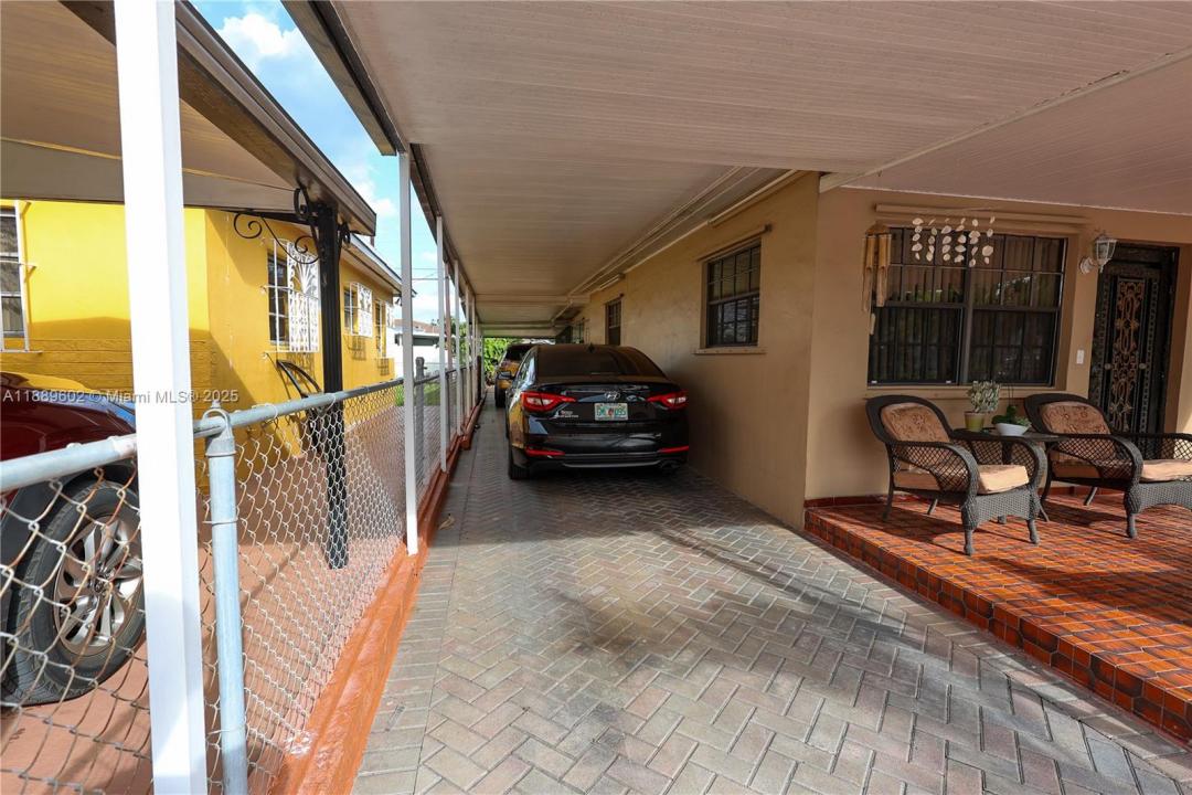 2541 W 10th Ave, Hialeah, Florida 33010