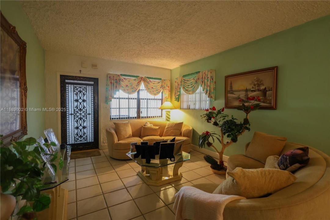 2541 W 10th Ave, Hialeah, Florida 33010