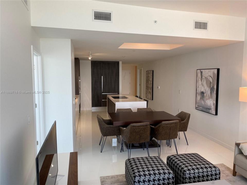 851 NE 1st Ave 2501, Miami, فلوريدا 33132, الولايات المتحدة