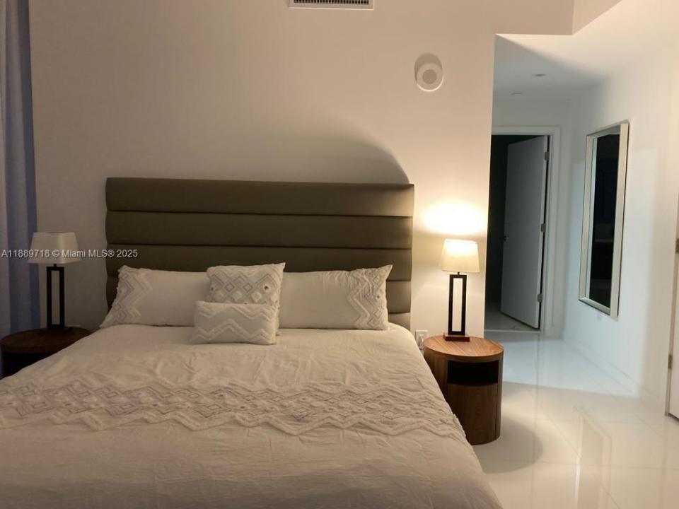 851 NE 1st Ave 2501, Miami, فلوريدا 33132, الولايات المتحدة