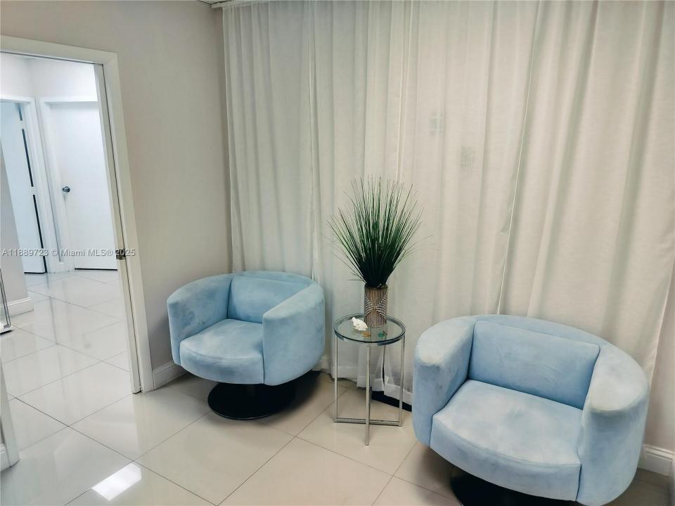 12550 Biscayne Blvd 605, North Miami, 佛罗里达州 33181, 美国