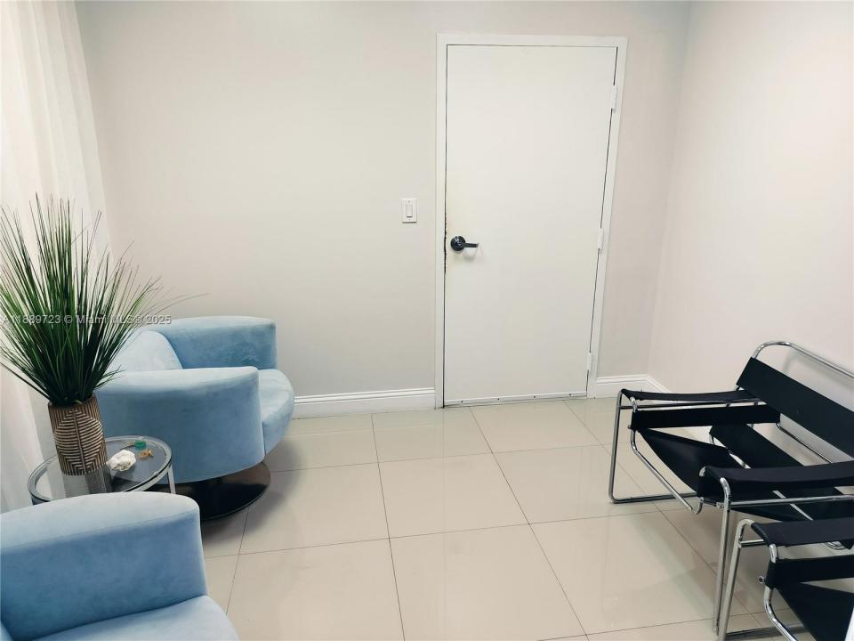 12550 Biscayne Blvd 605, North Miami, 佛罗里达州 33181, 美国