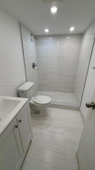 1913 S Ocean Dr 115, Hallandale Beach, Florida 33009, USA