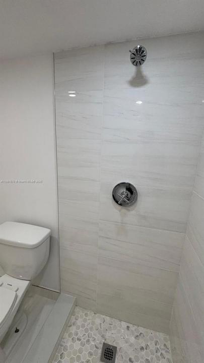 1913 S Ocean Dr 115, Hallandale Beach, Florida 33009, USA