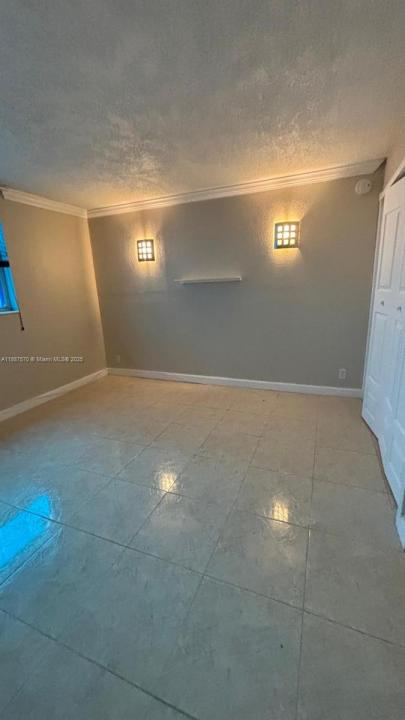 1913 S Ocean Dr 115, Hallandale Beach, Florida 33009, USA