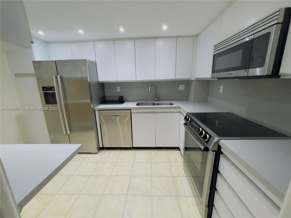 2000 Towerside 309, Miami, Florida 33138, Amerika Birleşik Devletleri