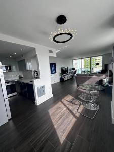 1200 West Ave 916, Miami Beach, Florida 33139, USA